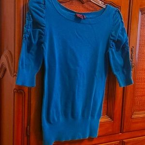 Short sleeved, teal, thin sweater